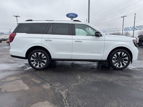 Used 2025 Ford Expedition Platinum w/ Driver's Package image 4