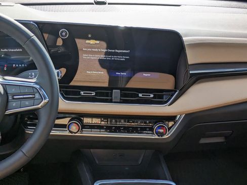 Used 2025 Chevrolet Equinox ACTIV w/ Safety and Technology Package image 9