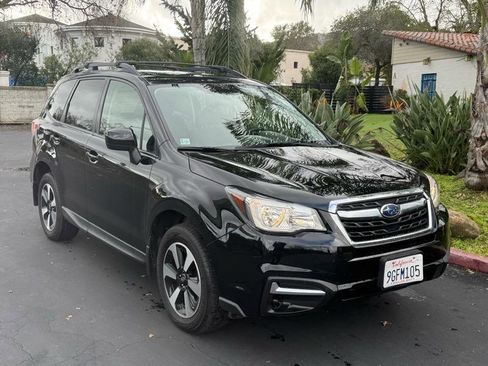 Used 2017 Subaru Forester 2.5i Premium w/ All-Weather Package image 4