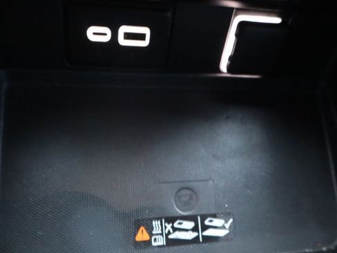 Used 2023 Chevrolet Suburban Z71 image 18