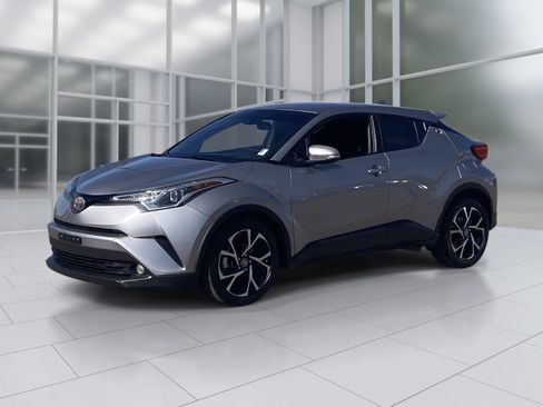 Used 2018 Toyota C-HR XLE image 3