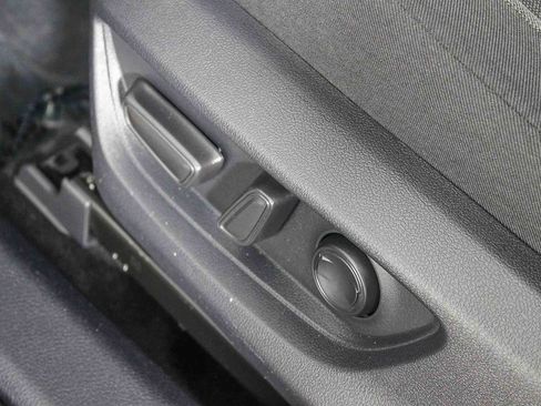 Used 2025 Toyota Camry LE w/ Convenience Package image 22