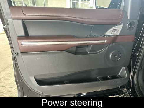 Used 2023 Ford Expedition Limited image 10