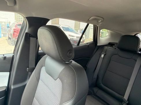 Used 2025 Chevrolet Trax LT FWD image 59