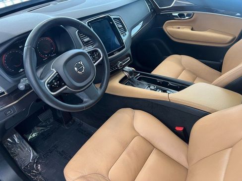 Used 2018 Volvo XC90 T6 Momentum w/ Momentum Plus Package AWD/4WD image 10