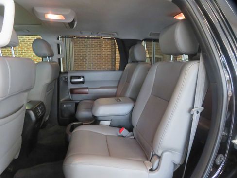 Used 2014 Toyota Sequoia Platinum AWD/4WD image 19