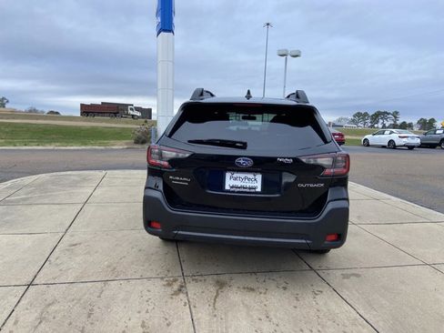 Used 2024 Subaru Outback Premium image 9
