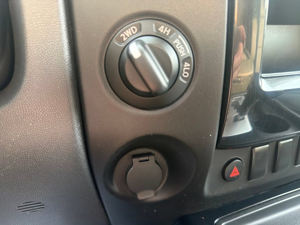Used 2015 Nissan Titan SV w/ SV Value Truck Package AWD/4WD image 19
