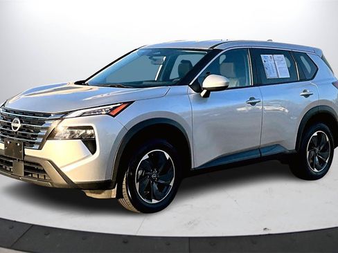 Used 2024 Nissan Rogue SV image 4