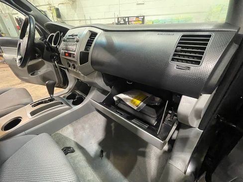 Used 2011 Toyota Tacoma Base w/ TRD Sport Pkg image 19