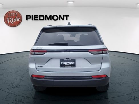 Certified 2023 Jeep Grand Cherokee Altitude AWD/4WD image 6