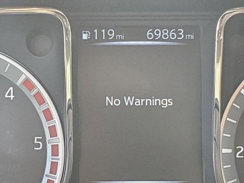 Used 2017 Nissan Titan SV image 29