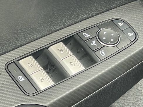 Used 2025 Mitsubishi Outlander 4WD Plug-In Hybrid image 31