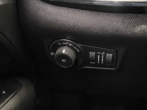 Used 2023 Jeep Compass Limited image 24