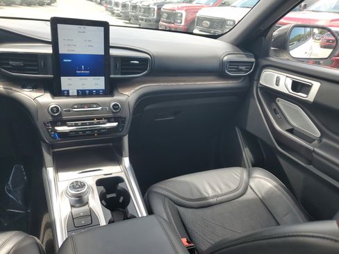 Used 2020 Ford Explorer Platinum w/ Premium Technology Package image 21