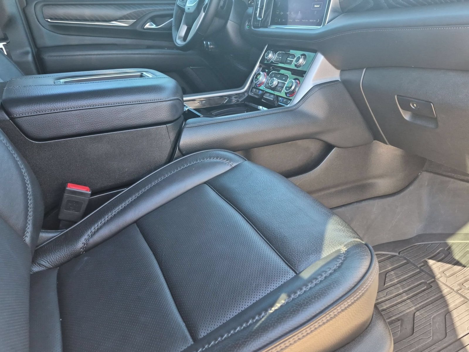 Used 2023 GMC Yukon Denali AWD/4WD image 32