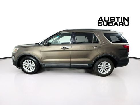 Used 2016 Ford Explorer XLT w/ Equipment Group 202A FWD image 4