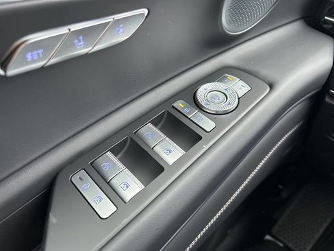 Certified 2025 Genesis GV80 2.5T Advanced AWD/4WD image 18