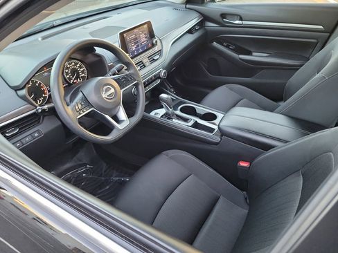 Used 2023 Nissan Altima 2.5 SV image 3