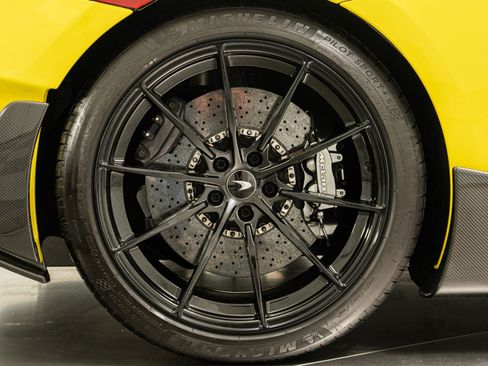Used 2019 McLaren 600LT RWD image 31