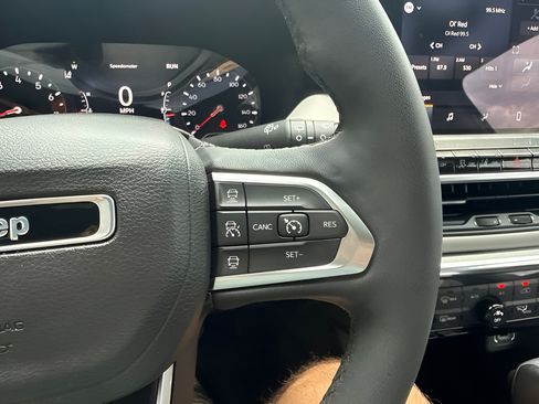 Certified 2023 Jeep Compass Limited AWD/4WD image 19
