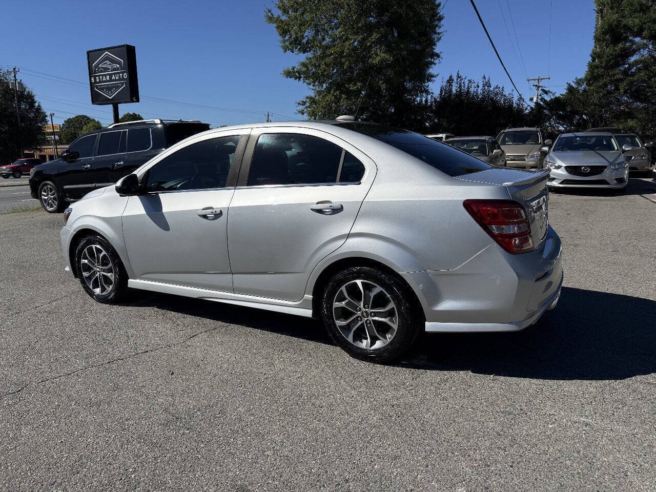 Used 2017 Chevrolet Sonic LT w/ Convenience Package FWD image 7