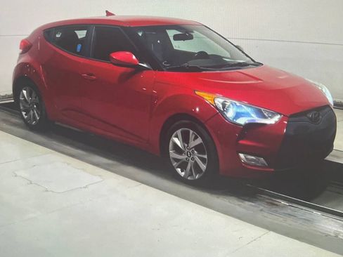 Used 2017 Hyundai Veloster FWD image 1