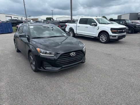 Used 2020 Hyundai Veloster 2.0 FWD image 2