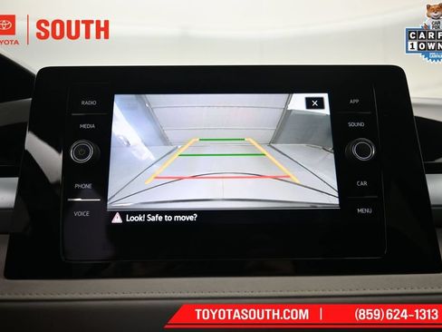 Used 2025 Volkswagen Taos SE FWD image 18