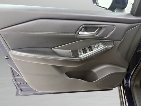 Used 2025 Nissan Rogue SV w/ SV Premium Package FWD image 24