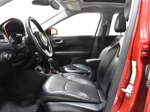 Used 2017 Jeep Compass Trailhawk w/ Leather Interior Group AWD/4WD image 3