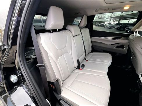 New 2026 INFINITI QX60 Luxe image 18