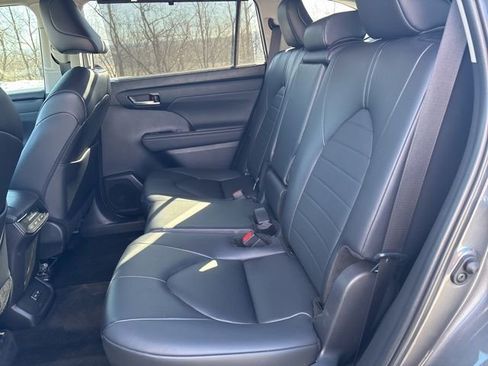 Certified 2024 Toyota Highlander XLE image 23