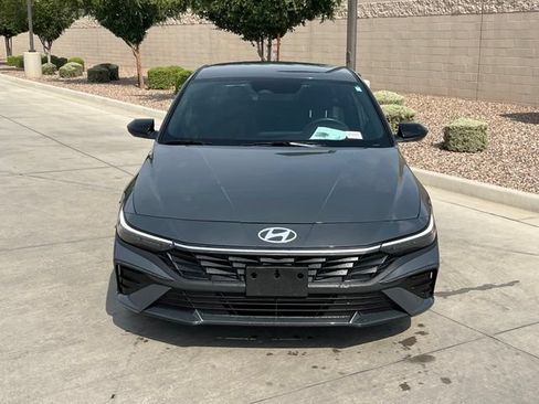 Used 2025 Hyundai Elantra Sport FWD image 4