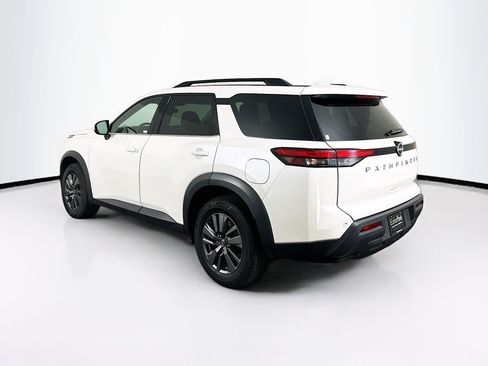 Used 2024 Nissan Pathfinder SV image 5