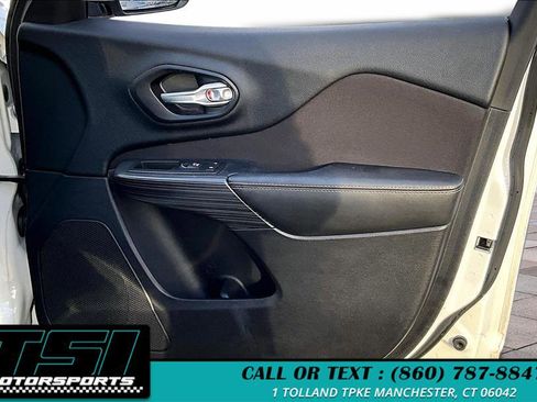 Used 2016 Jeep Cherokee Latitude w/ Cold Weather Group image 24