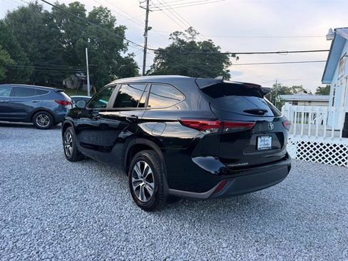 Used 2023 Toyota Highlander XLE AWD/4WD image 4