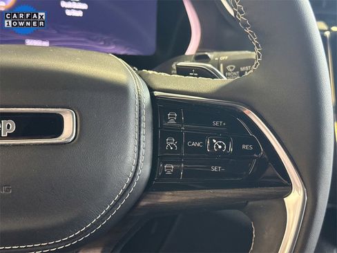 Used 2023 Jeep Grand Cherokee Overland w/ Luxury Tech Group IV image 19