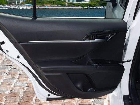 Used 2023 Toyota Camry SE image 11