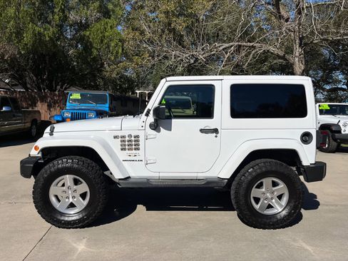 Used 2016 Jeep Wrangler Sahara w/ Connectivity Group image 5