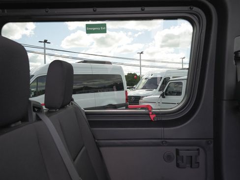 Used 2025 Mercedes-Benz Sprinter 2500 image 49
