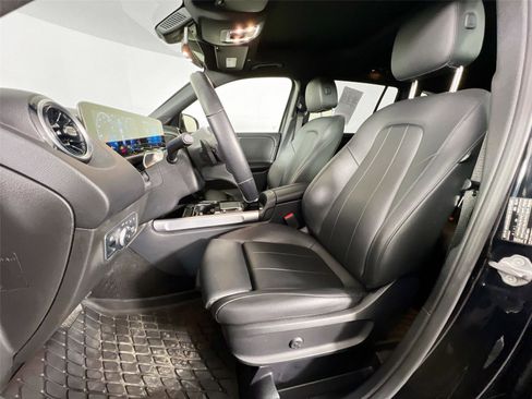 Used 2021 Mercedes-Benz GLB 250 4MATIC image 19