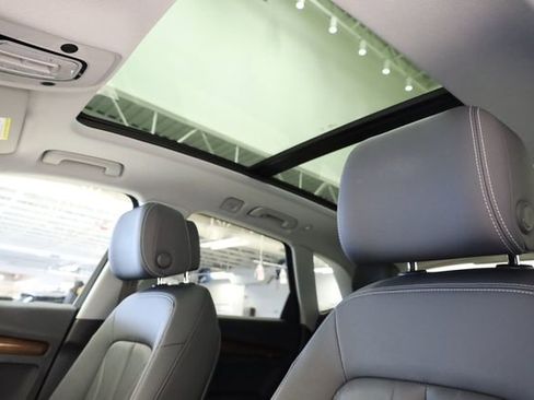 Used 2023 Audi Q5 2.0T Premium w/ Convenience Package image 28