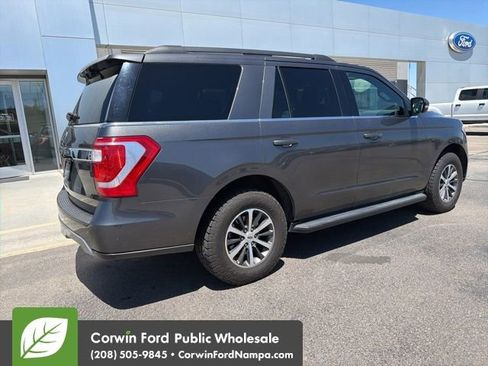Used 2018 Ford Expedition XLT w/ Equipment Group 201A AWD/4WD image 4