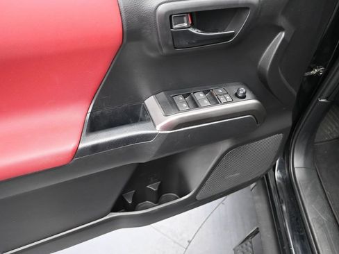 Used 2022 Toyota Tacoma SR5 w/ Technology Package RWD image 11