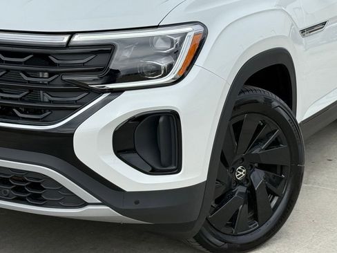 New 2026 Volkswagen Atlas Cross Sport SE FWD image 2