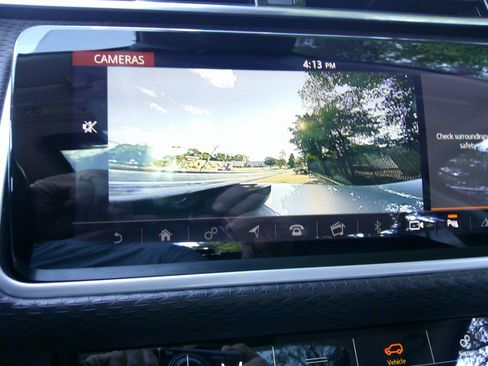 Used 2019 Land Rover Range Rover Velar S AWD/4WD image 72