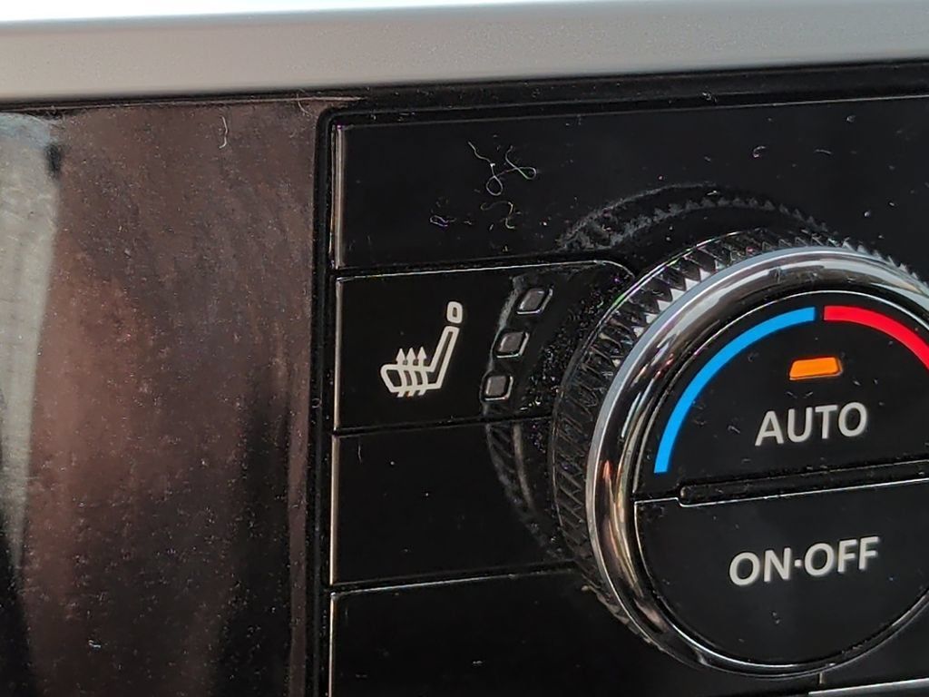Used 2025 Nissan Pathfinder SV AWD/4WD image 27