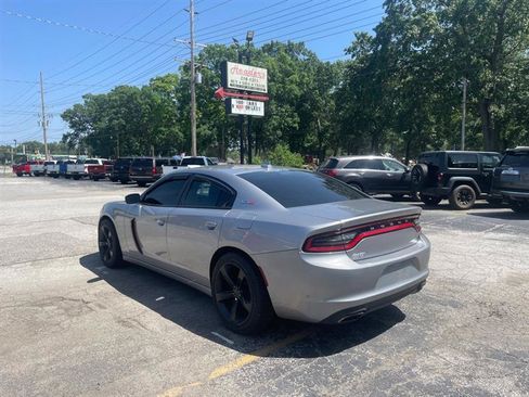 Used 2016 Dodge Charger SXT RWD image 7