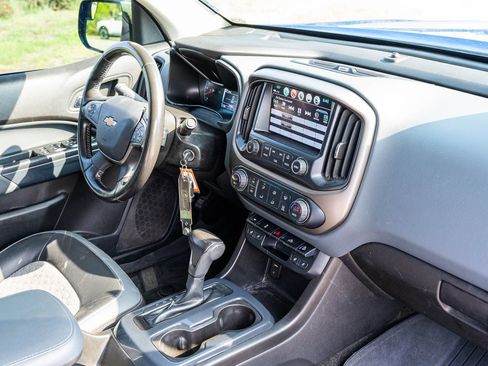 Used 2018 Chevrolet Colorado Z71 RWD image 12
